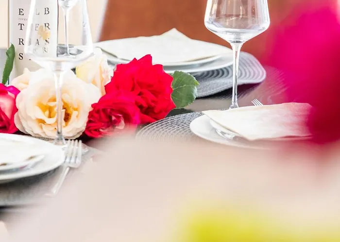 Apartment Neu! City-loft-apartment Im Goethe Palais I 5p I Lift I Parkplatz I Zentrum I Helios Aue (Saxony)